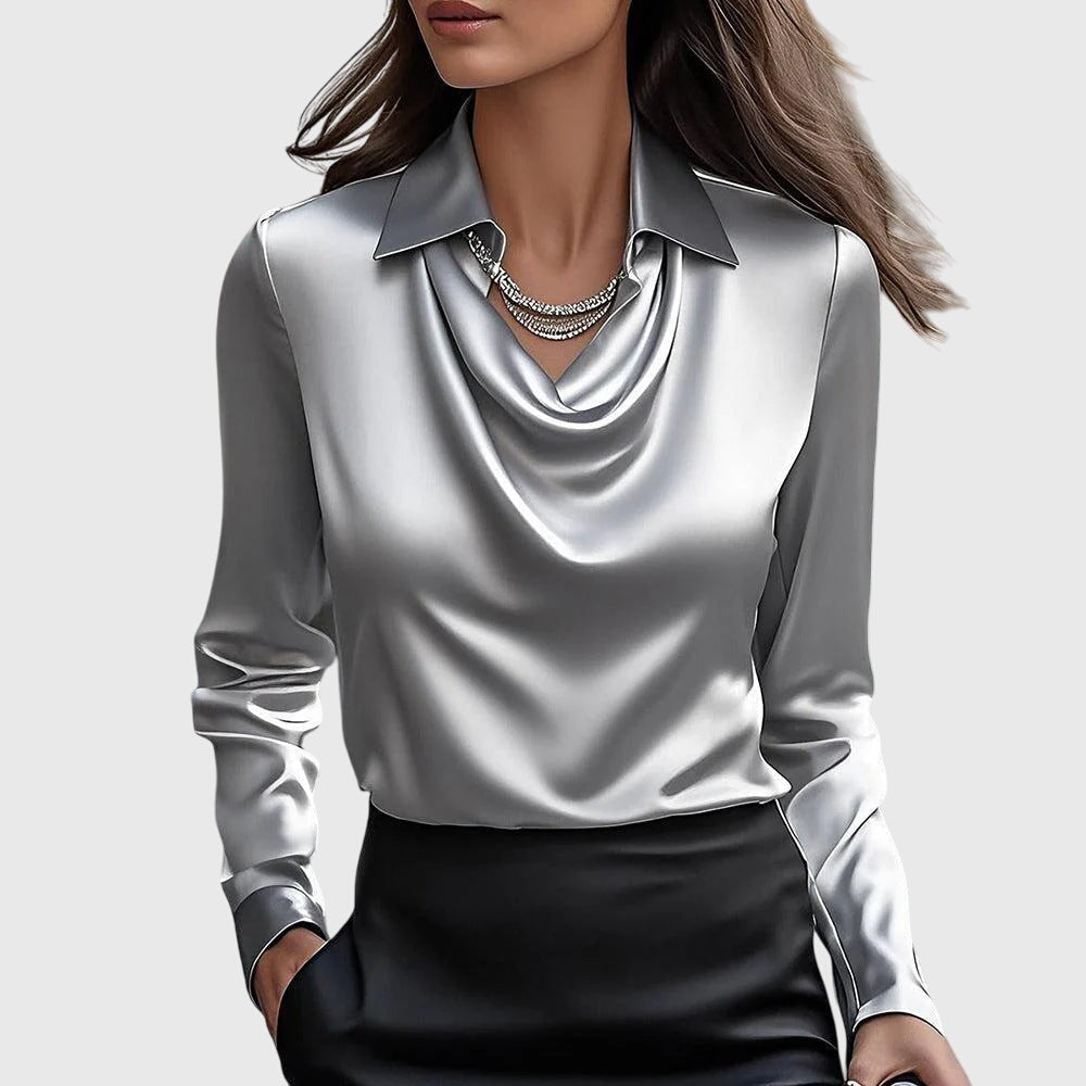 Dana – Elegant bluse i skinnende sateng