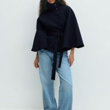 Elegant cape for dame med belte