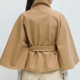 Elegant cape for dame med belte