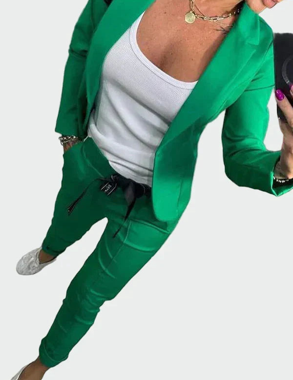 Ella – Løst damesett med bukse og blazer