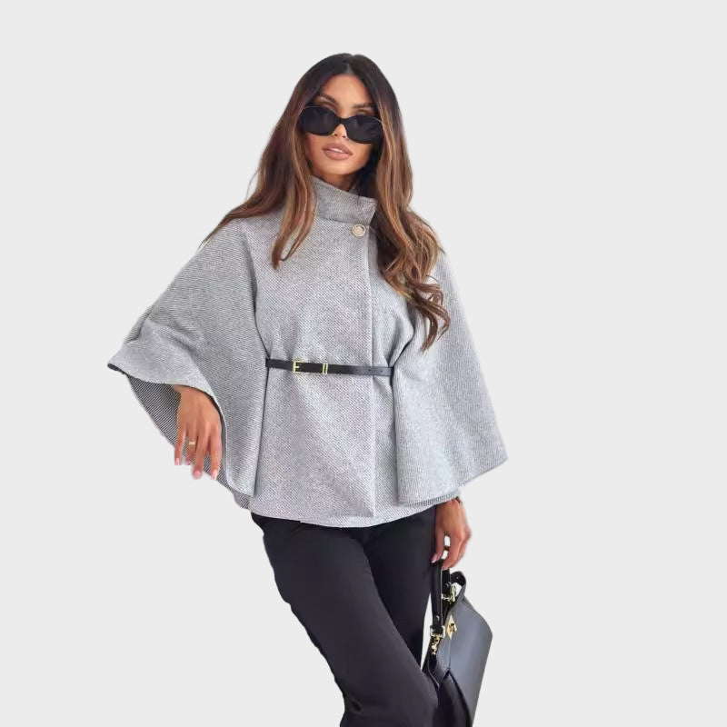 Selviora – Elegant jakke med vide ermer og belte