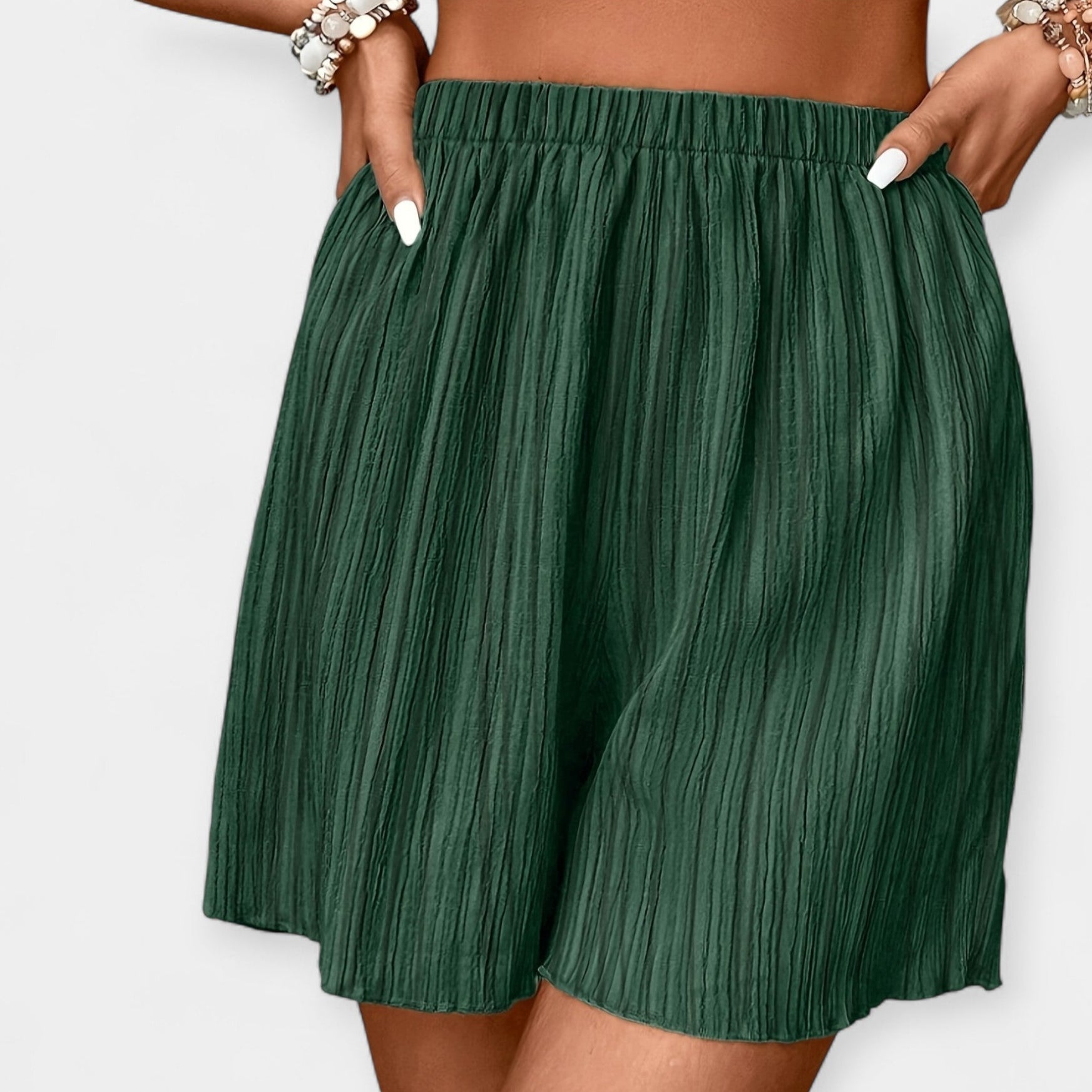 Nina – Stilige shorts med legg foran