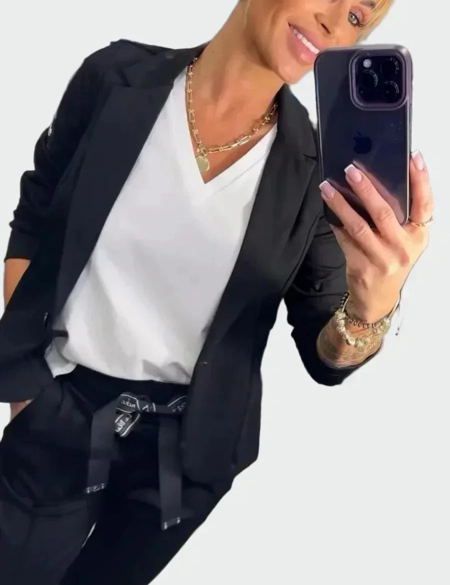 Ella – Løst damesett med bukse og blazer