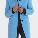 Elegant damekåpe med ståkrage og knapper