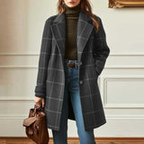 Elegant lang damekåpe i rutet tweed