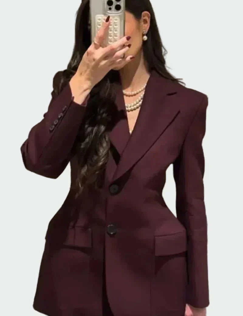Nikol – blazer med imponerende snitt og knapper