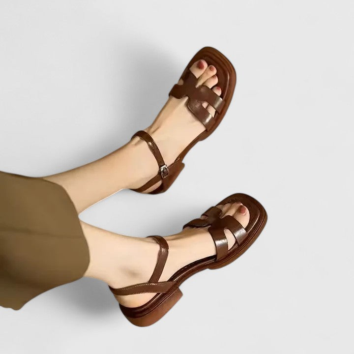 Deliane – Elegante flate sandaler