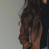 Trenchcoat for dame med knapper og slagkrage