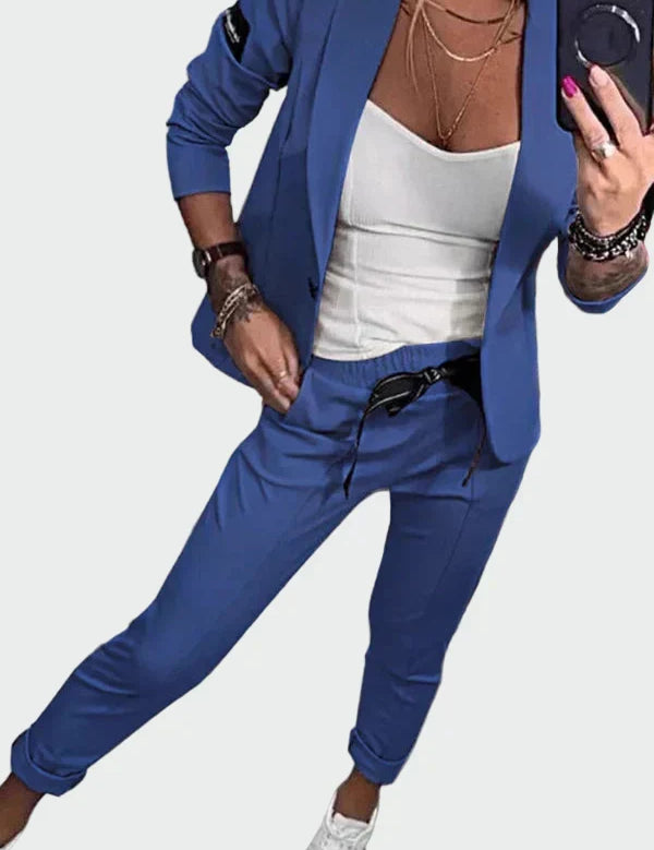 Ella – Løst damesett med bukse og blazer