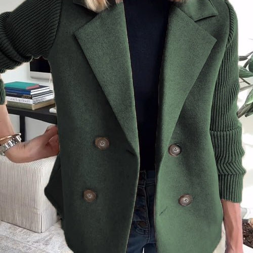 Amora – Elegant jakke med strikkede ermer