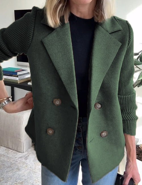 Amora – Elegant jakke med strikkede ermer