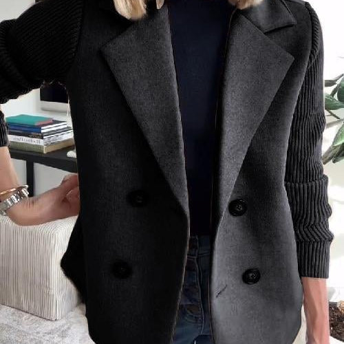 Amora – Elegant jakke med strikkede ermer