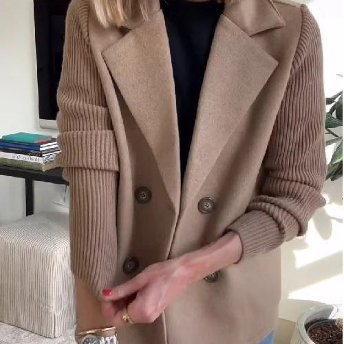 Amora – Elegant jakke med strikkede ermer