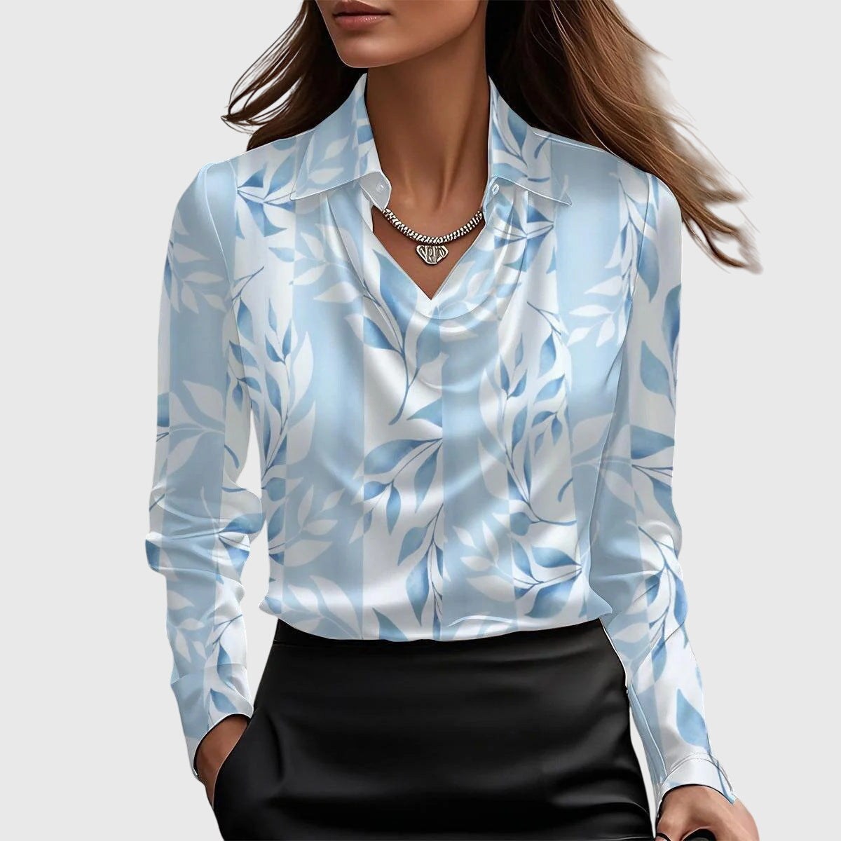 Dana – Elegant bluse i skinnende sateng