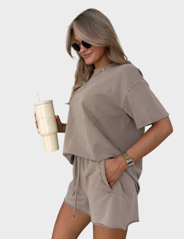 Casual sett med T-skjorte og joggebukse