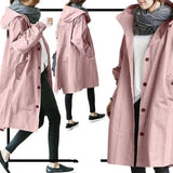 Lang trenchcoat for dame med hette og knappelukking