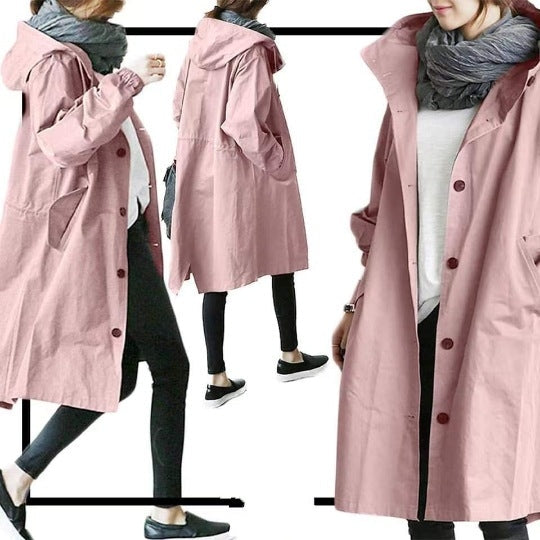 Lang trenchcoat for dame med hette og knappelukking