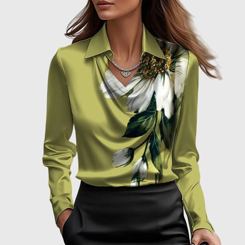 Dana – Elegant bluse i skinnende sateng