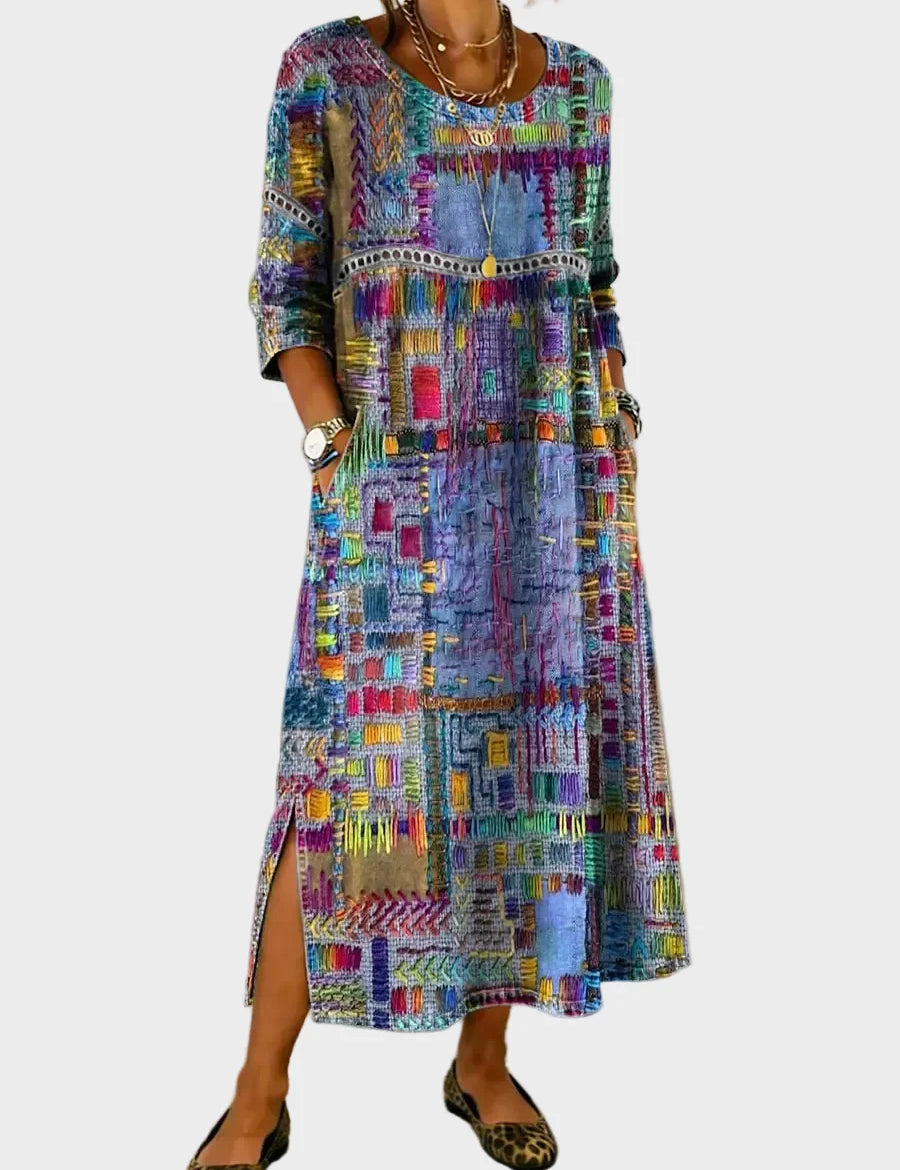 Inaya – Denimkjole med etnisk patchwork