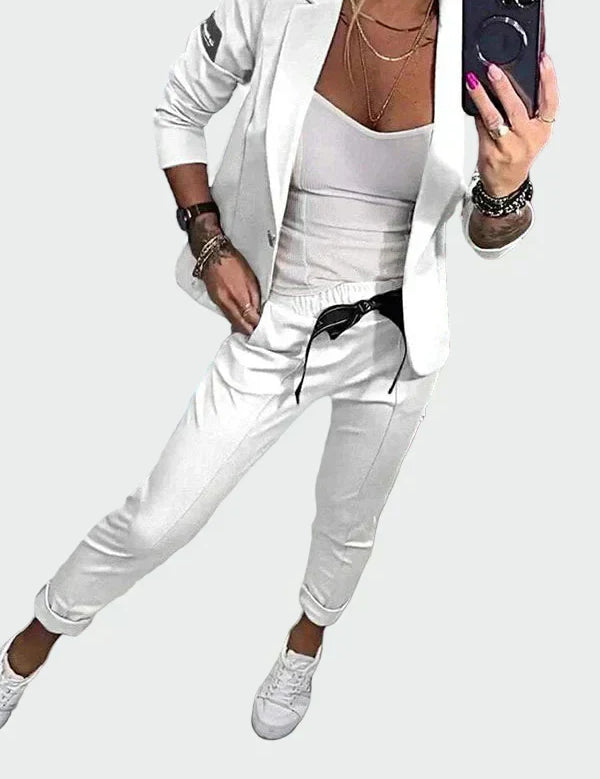 Ella – Løst damesett med bukse og blazer
