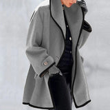 Elegant trenchcoat for dame med åpen front