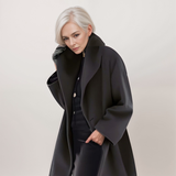 Elegant lang damekåpe med oversized krage