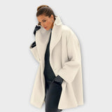 Elegant lang damekåpe med oversized krage