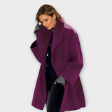 Elegant lang damekåpe med oversized krage