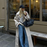 Tidløs lang dobbeltspent trenchcoat for dame