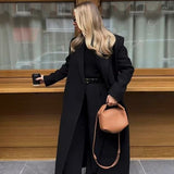 Tidløs lang dobbeltspent trenchcoat for dame