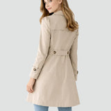 Trenchcoat for dame med klassisk krage og knapper