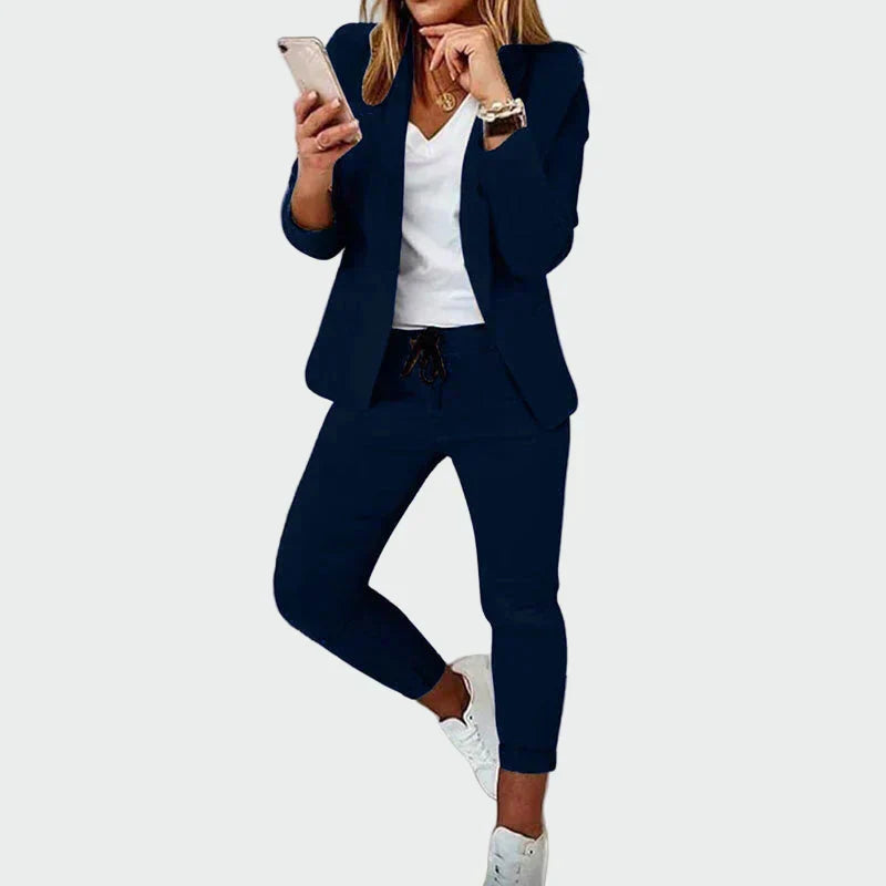 Ella – Løst damesett med bukse og blazer