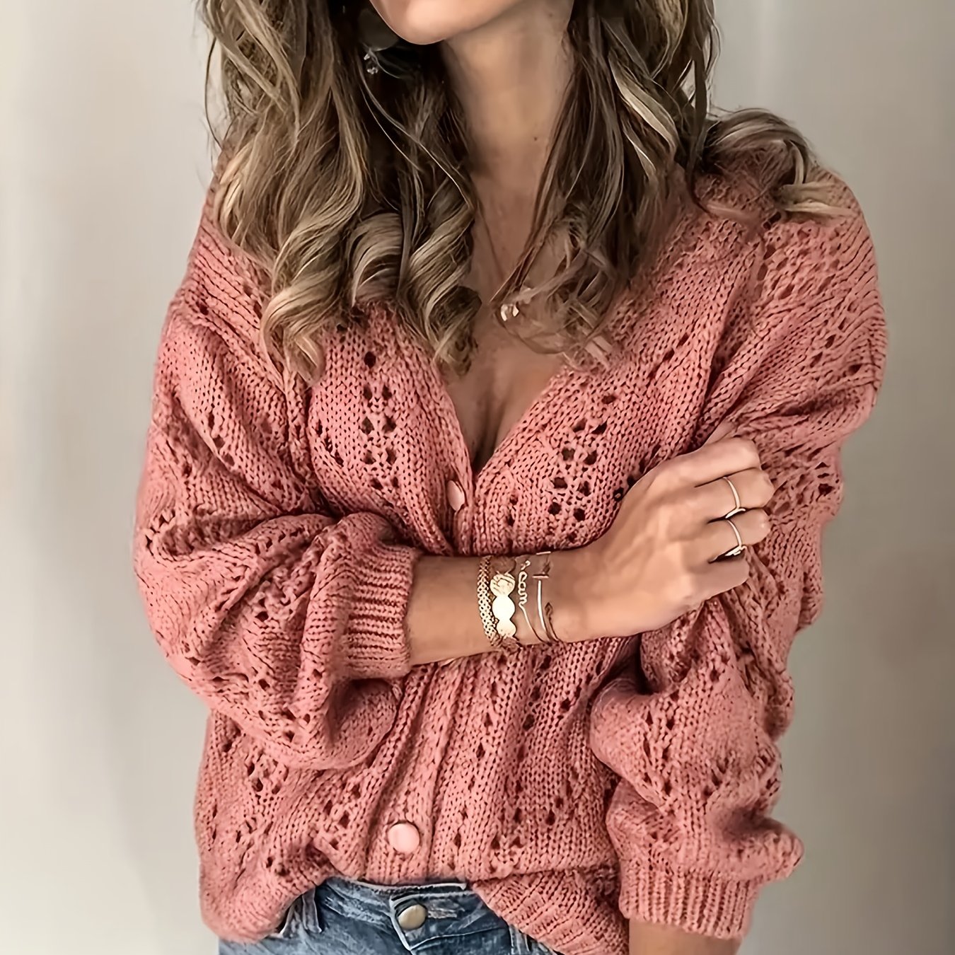 Rosa – Hullstrikket cardigan med V-hals