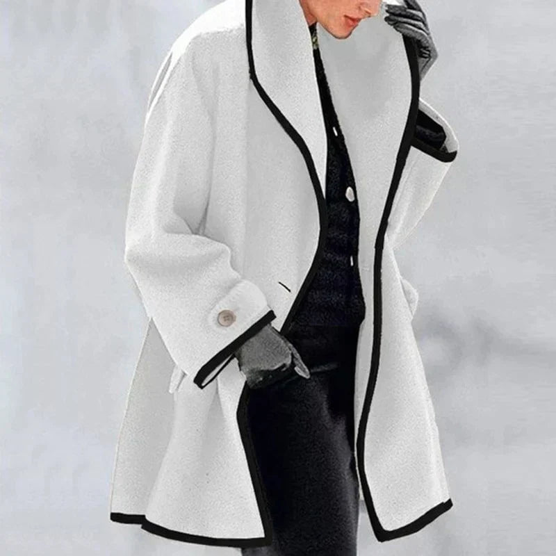 Elegant trenchcoat for dame med åpen front