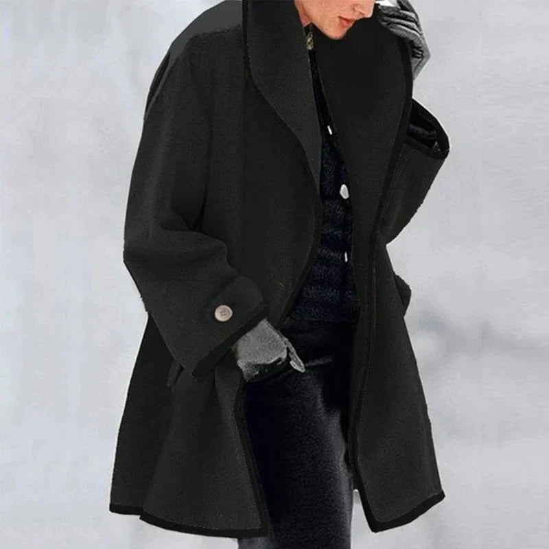 Elegant trenchcoat for dame med åpen front
